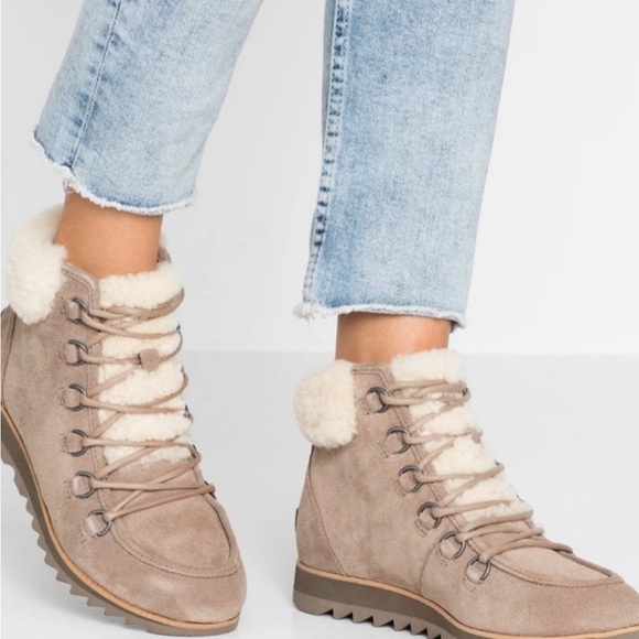 SOREL NL3337 Harlow Lace
Cozy WMNs 6 Gray Suede Ivory Shearling Laceup Boots - Picture 8 of 8